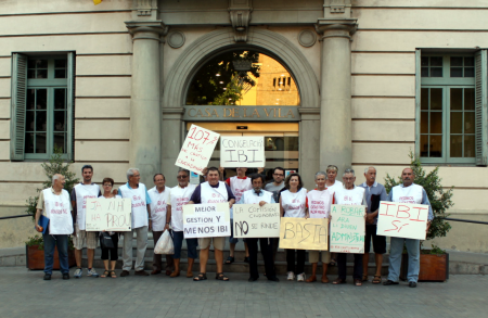 LA COMISIÓN CIUDADANA HACE UNA MANIFESTACIÓN SILENCIOSA EN EL PLENO DEL AYUNTAMIENTO DEL 25-07-2013